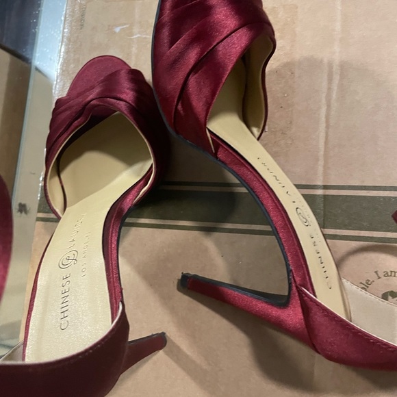 Wine coloured satin heels by Chinese Laundry size 5.5 NWOT - Picture 3 of 6